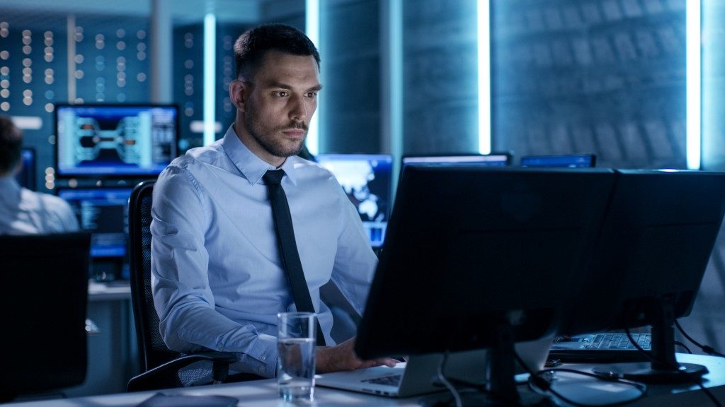 Technical controller in the monitoring room