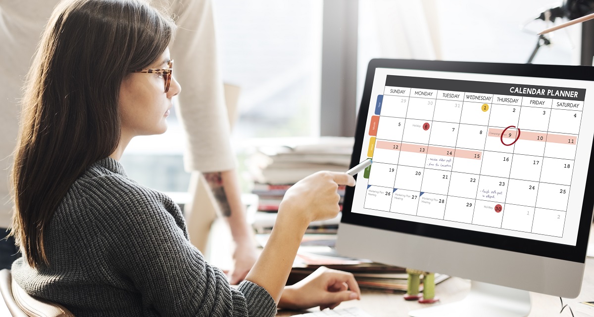 A woman looking at an online calendar