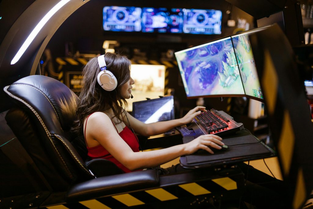 are curved monitors good for gaming